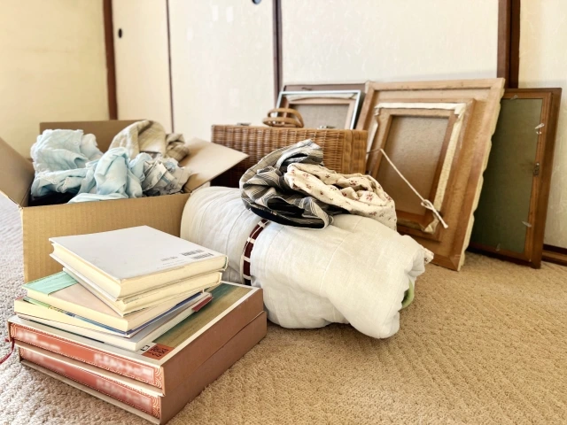 遺品整理で片付いた室内の家財と不用品の回収イメージ